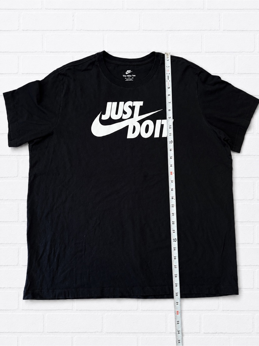 Men’s The Nike Tee - Picture 2 of 4